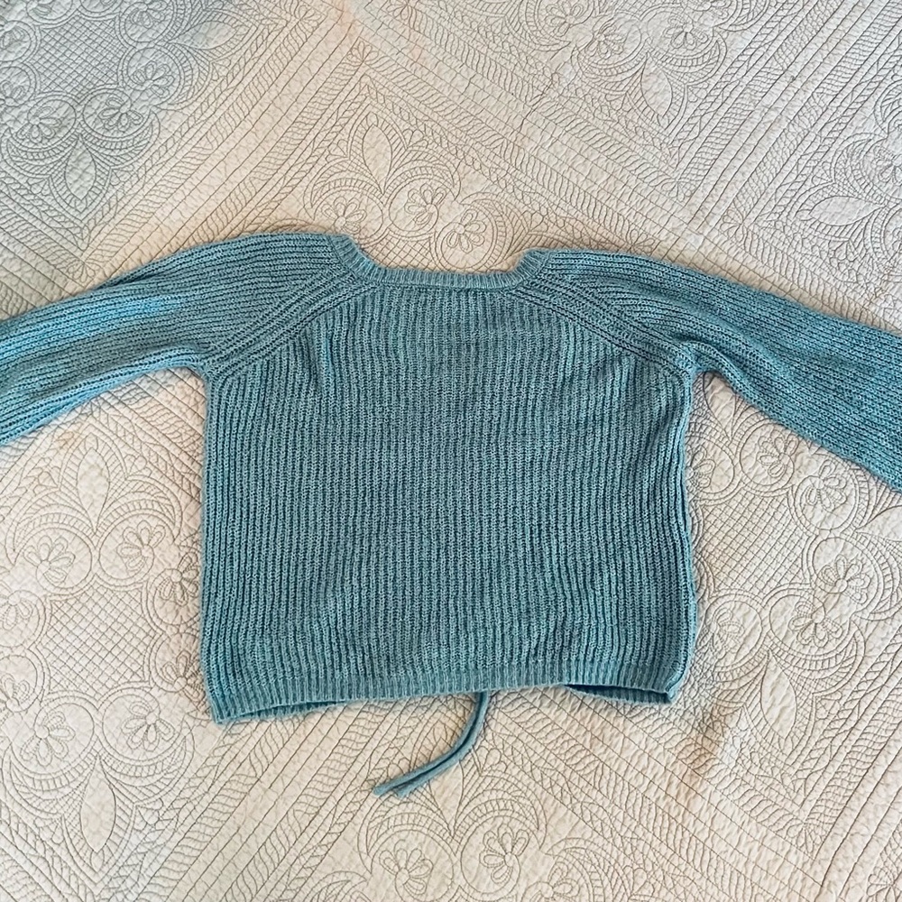 Cropped Sweater - Picture 2 of 9